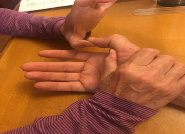 Manual muscle testing of the thumb